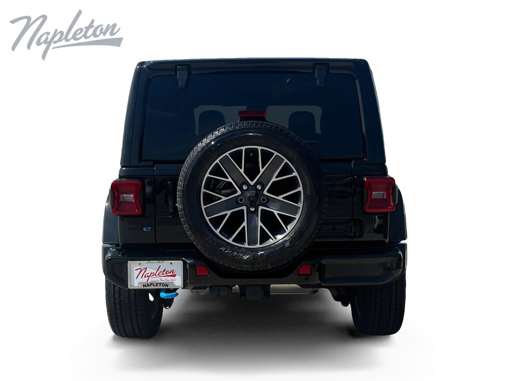 Used 2022 Jeep Wrangler Unlimited Sahara AWD/4WD image 4