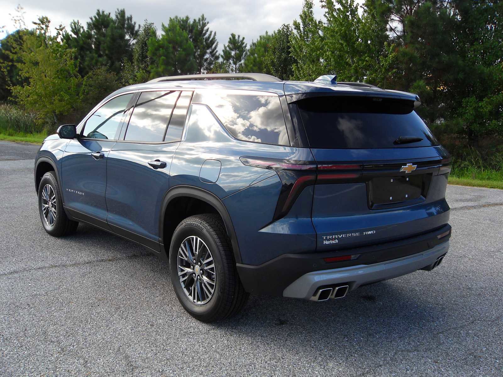 New 2026 Chevrolet Traverse LT w/ Driver Confidence Package image 3