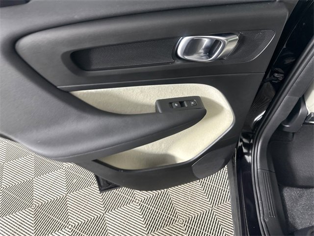 Used 2025 Volvo XC40 B5 Plus w/ Climate Package image 16