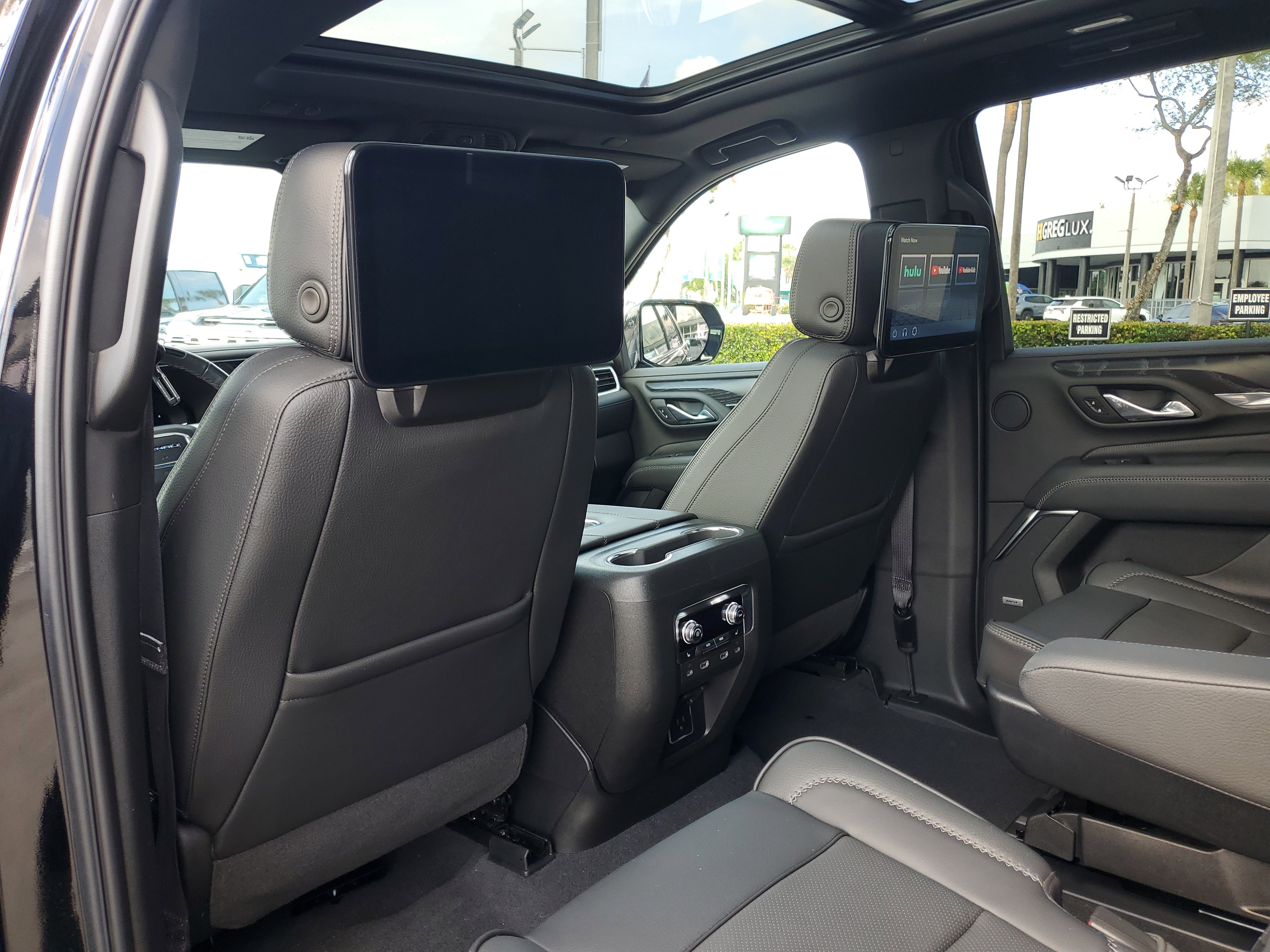 Used 2023 GMC Yukon Denali w/ Advanced Technology Package image 16