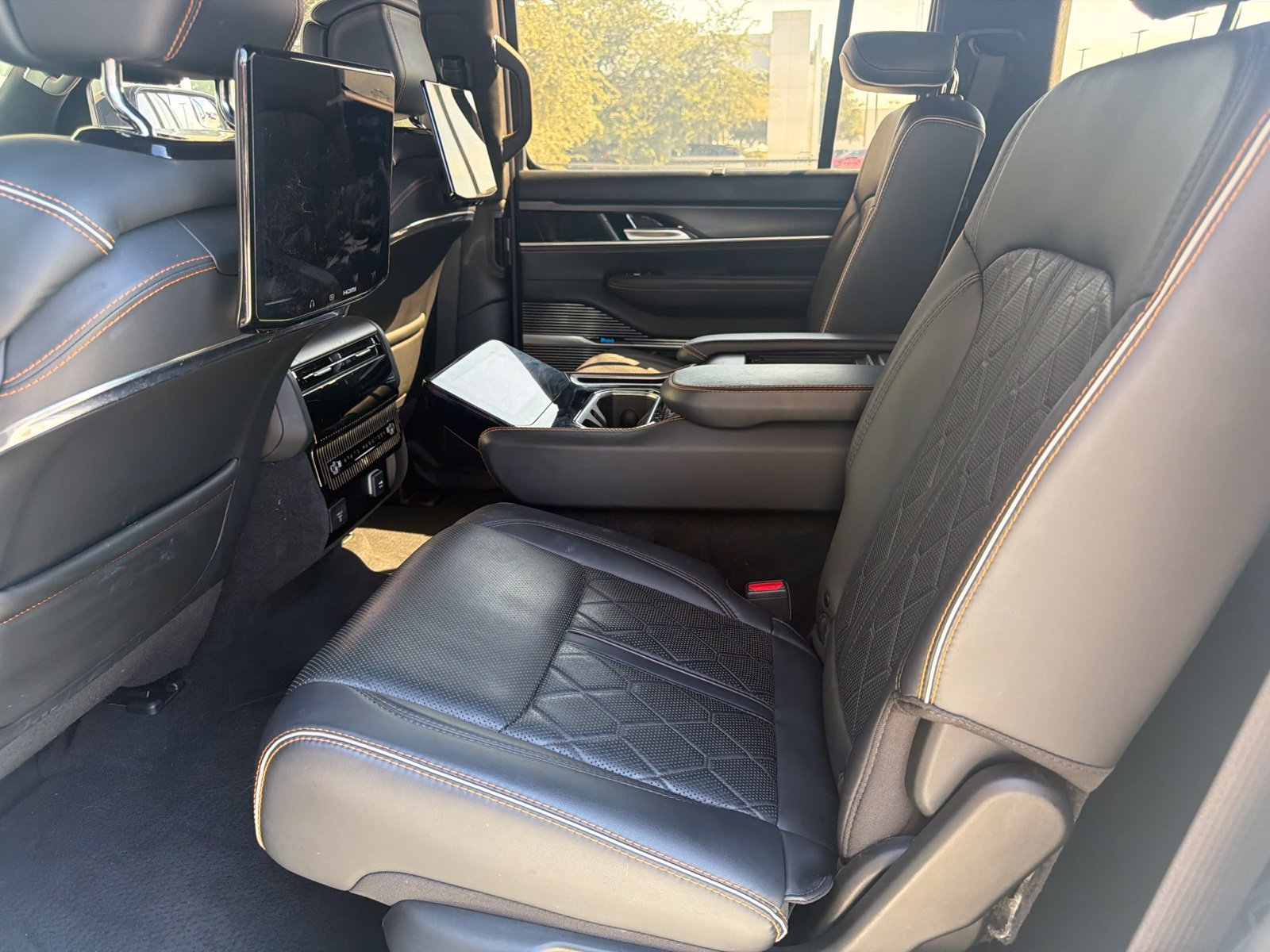 Used 2023 Jeep Grand Wagoneer Series III w/ Rear Seat Video Group 1 AWD/4WD image 11