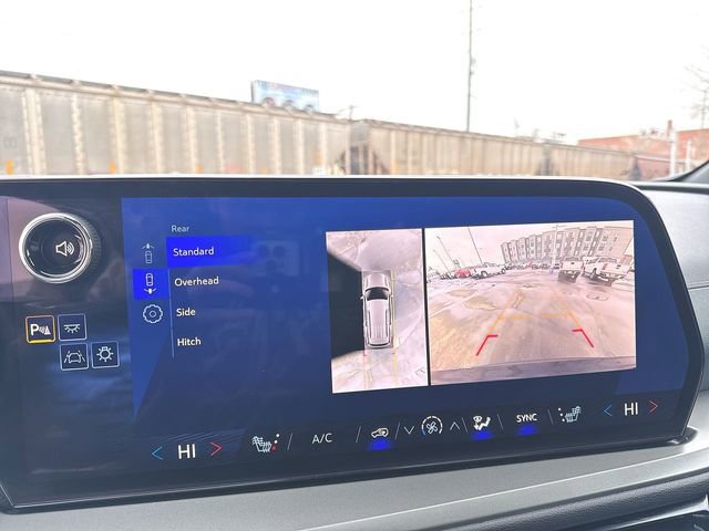 Certified 2025 Chevrolet Traverse LT w/ Driver Confidence Package image 15