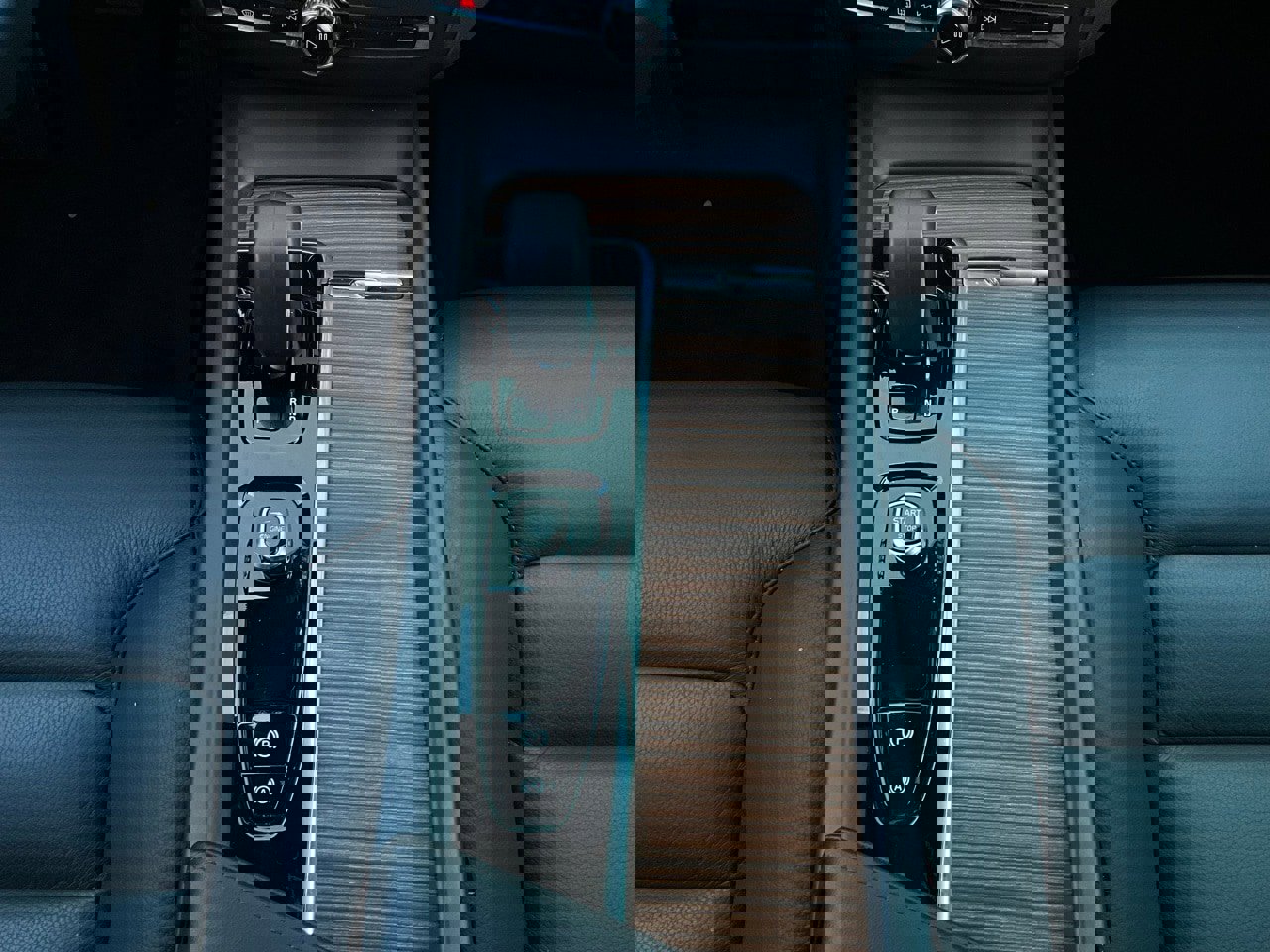 Used 2025 Volvo V60 B5 Cross Country Plus image 14