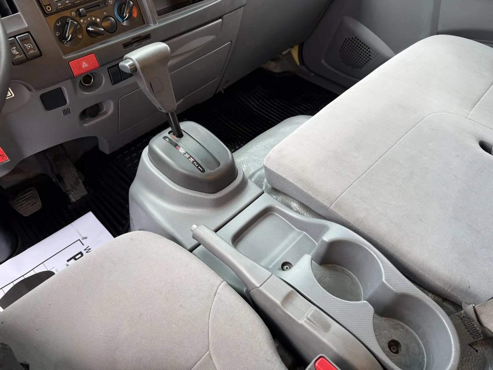 Used 2021 Isuzu NPR RWD image 23
