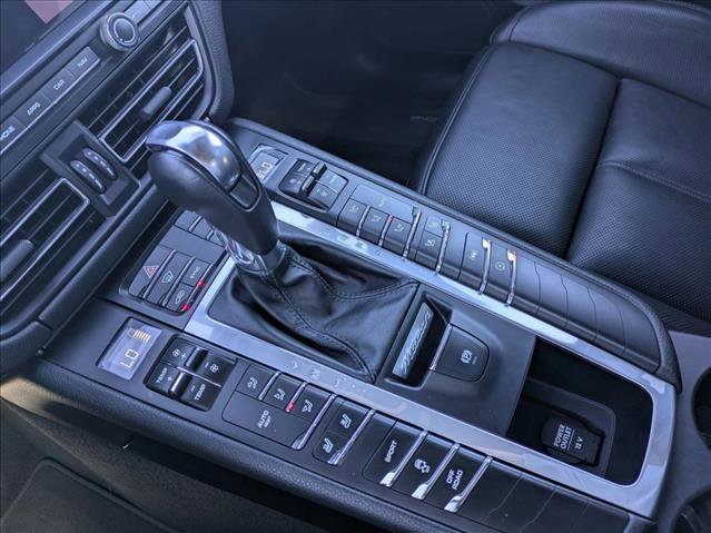 Used 2021 Porsche Macan image 12