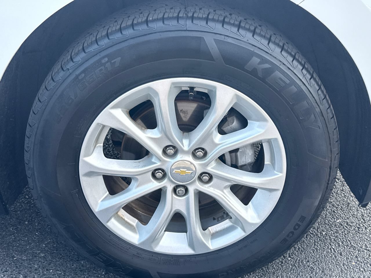 Used 2019 Chevrolet Equinox LT w/ LPO, Blackout Package FWD image 9