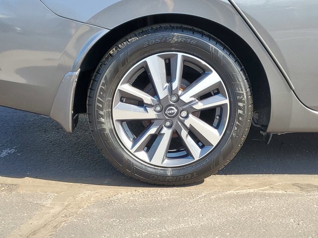 Certified 2023 Nissan Versa SV w/ Trunk Package image 29