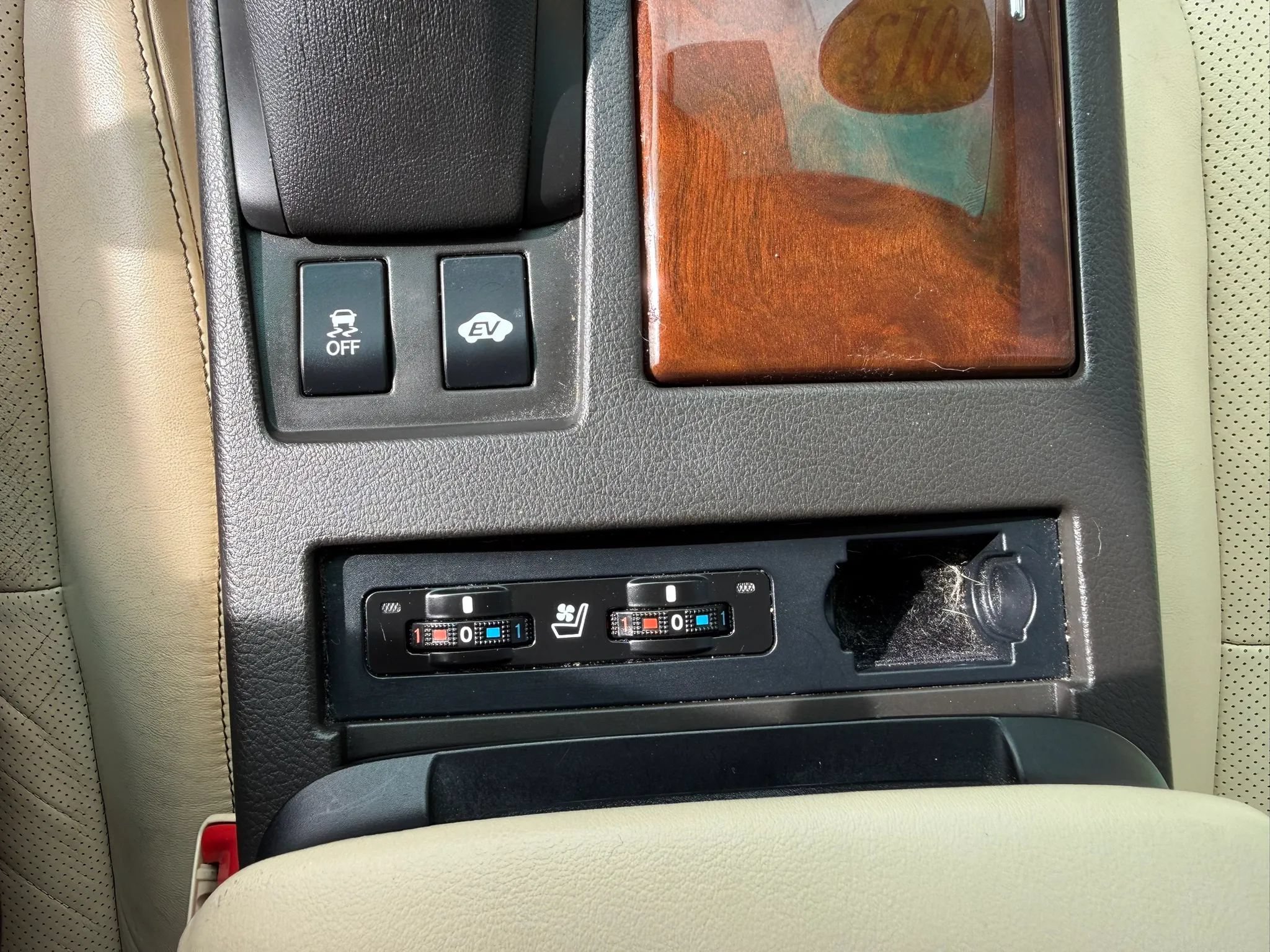 Used 2013 Lexus RX 450h AWD w/ Navigation Pkg image 27
