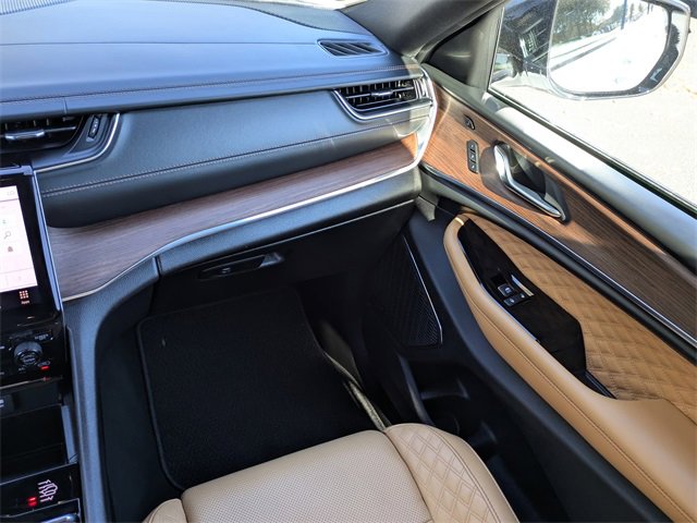 Used 2024 Jeep Grand Cherokee Summit image 18