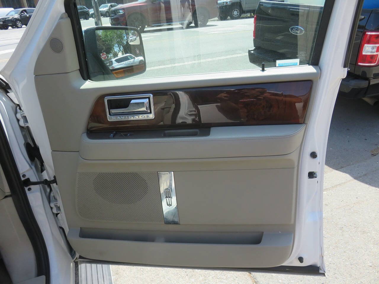 Used 2013 Lincoln Navigator L 4WD w/ HD Trailer Tow Pkg image 29