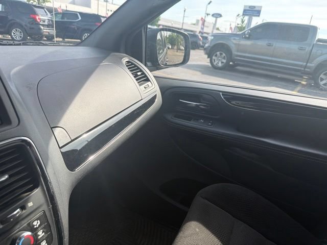 Used 2017 Dodge Grand Caravan SE FWD image 30