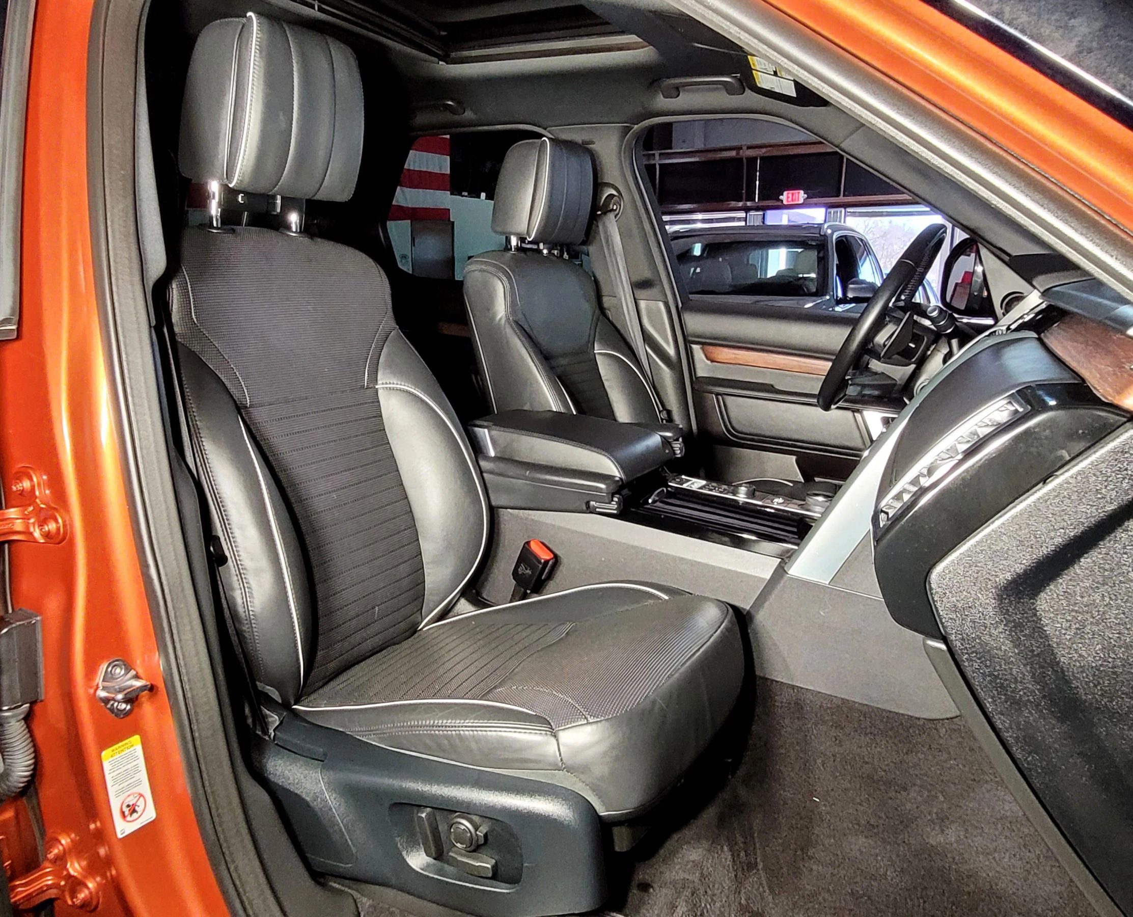 Used 2018 Land Rover Discovery HSE Luxury image 24