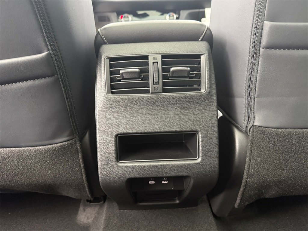 New 2025 Mitsubishi Outlander SE image 28