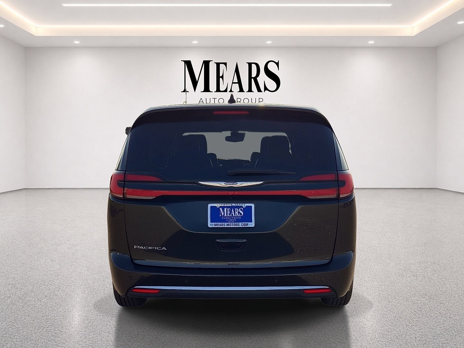 Used 2023 Chrysler Pacifica Touring-L FWD image 4