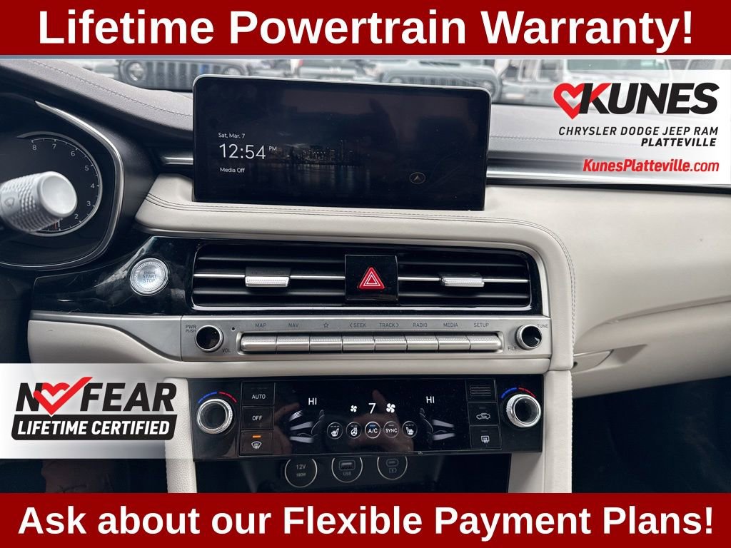 Used 2025 Genesis G70 2.5T image 17