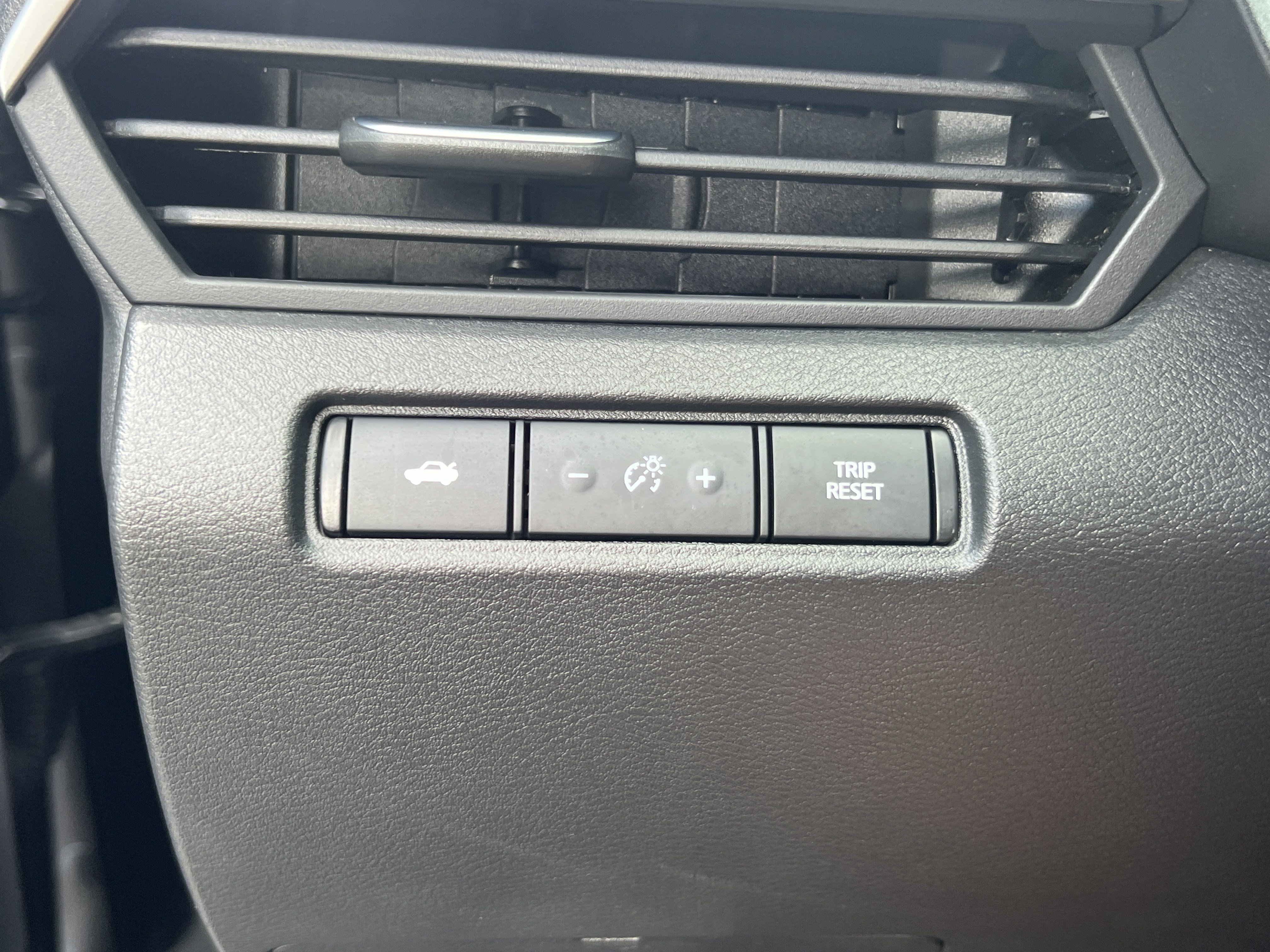 Used 2025 Nissan Altima 2.5 SV FWD image 37