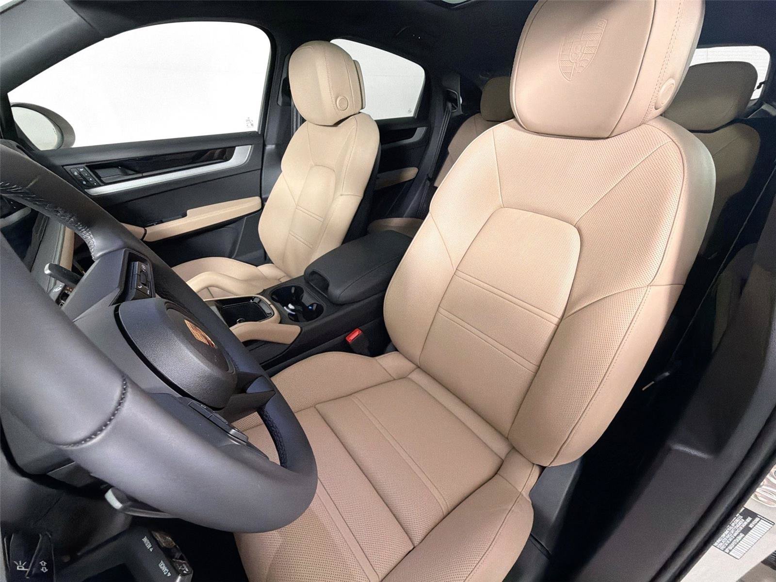 Certified 2026 Porsche Cayenne Coupe AWD/4WD image 5