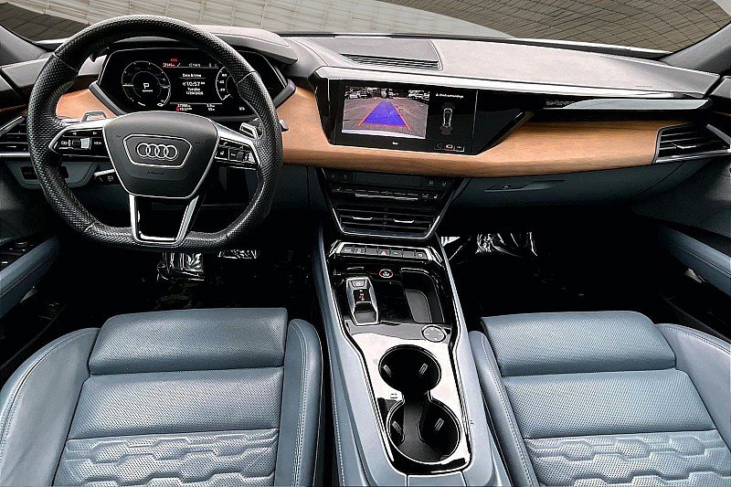 Used 2024 Audi e-tron GT Premium Plus image 15