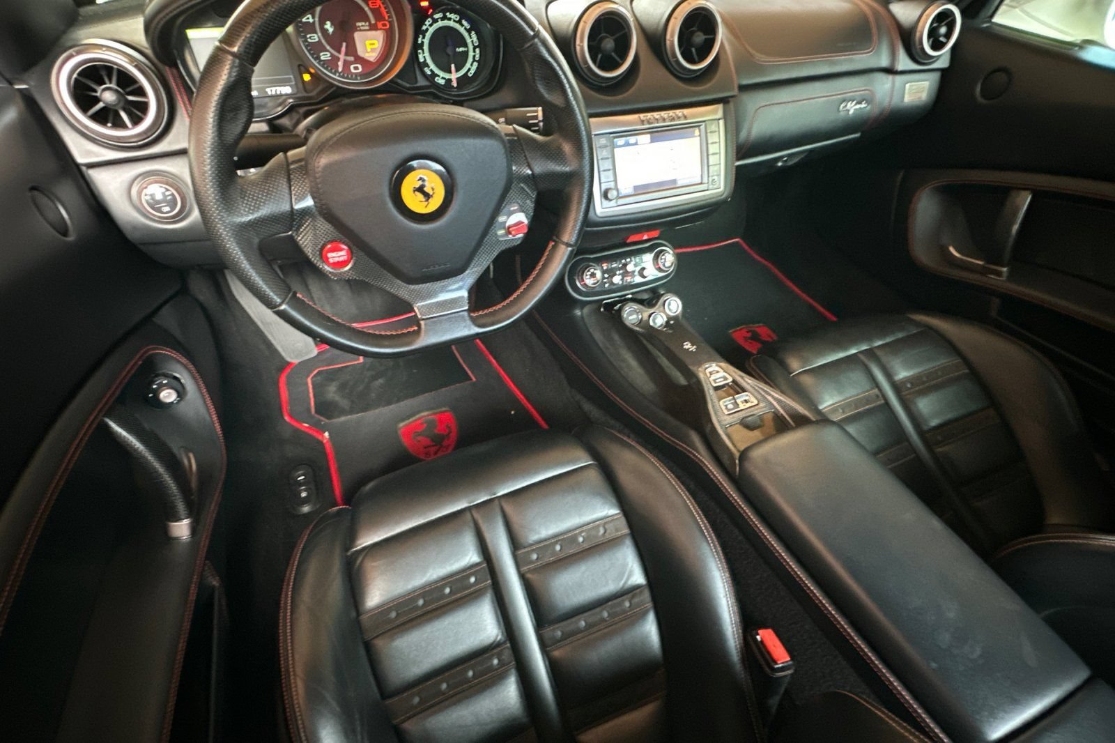Used 2012 Ferrari California RWD image 18