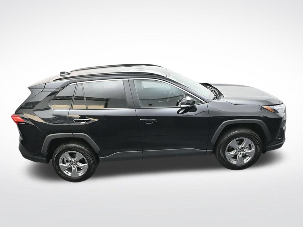 Used 2025 Toyota RAV4 XLE FWD image 30
