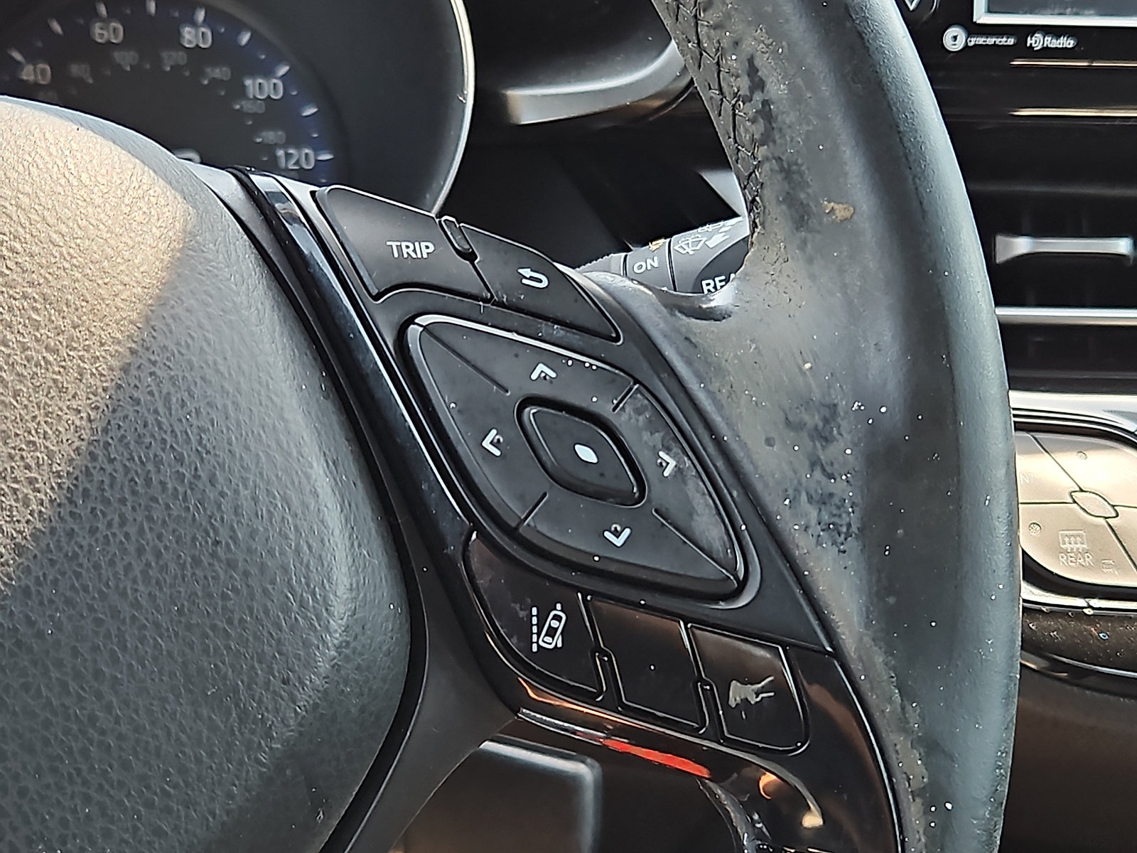 Used 2018 Toyota C-HR XLE FWD image 21