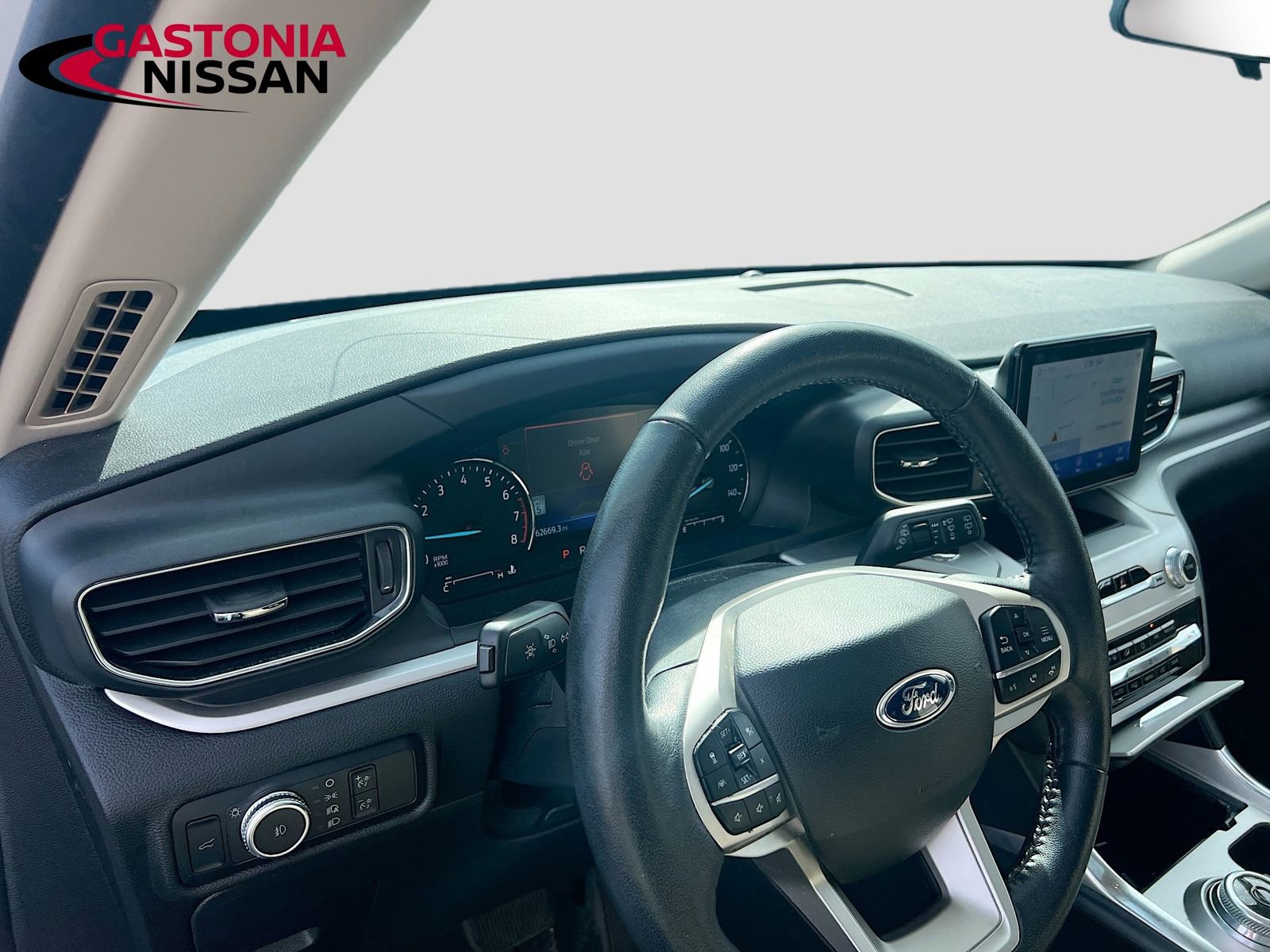 Used 2022 Ford Explorer XLT w/ Equipment Group 202A image 11