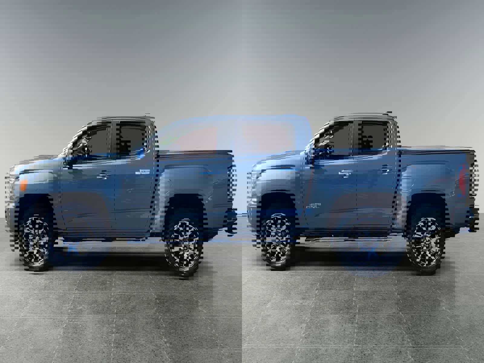 Used 2019 GMC Canyon Denali image 2