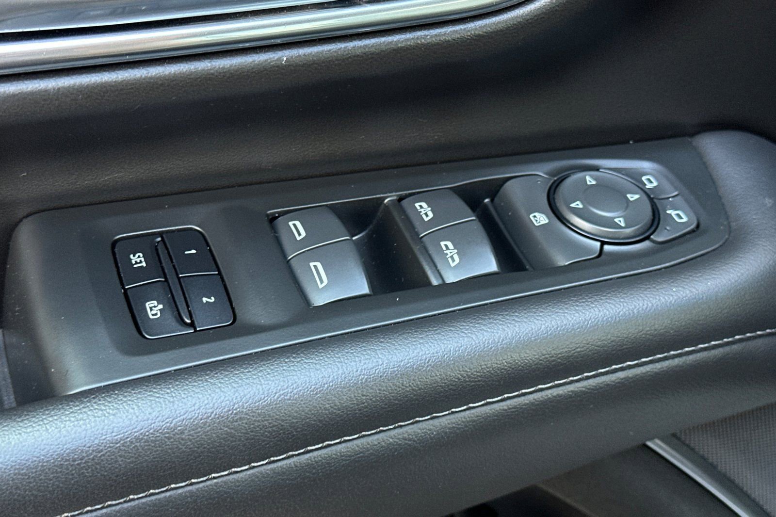 Used 2022 Chevrolet Suburban Z71 image 12