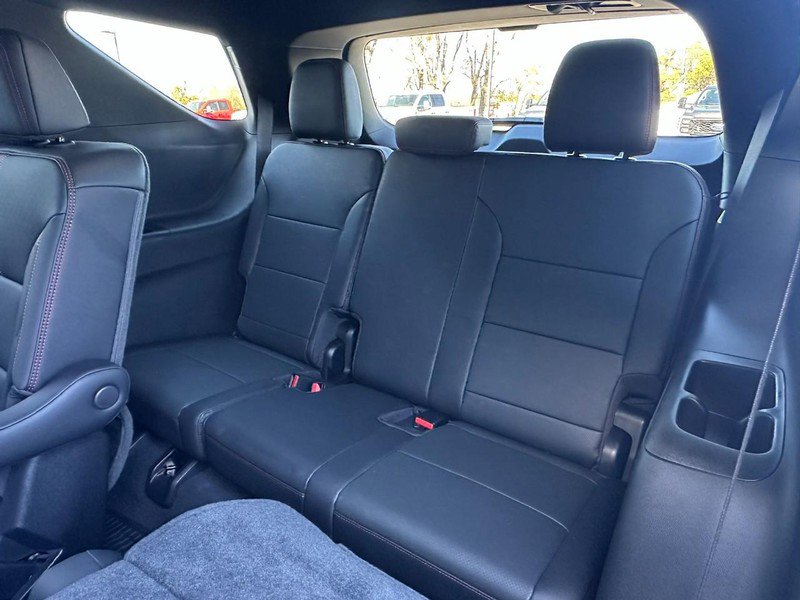 Used 2025 Chevrolet Traverse RS image 14