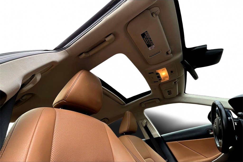 Used 2018 Lexus IS 300 AWD image 26