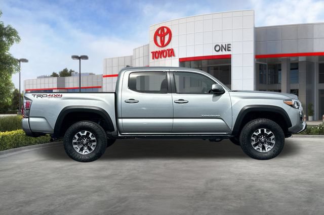 Certified 2023 Toyota Tacoma TRD Off-Road w/ Technology Package AWD/4WD image 3