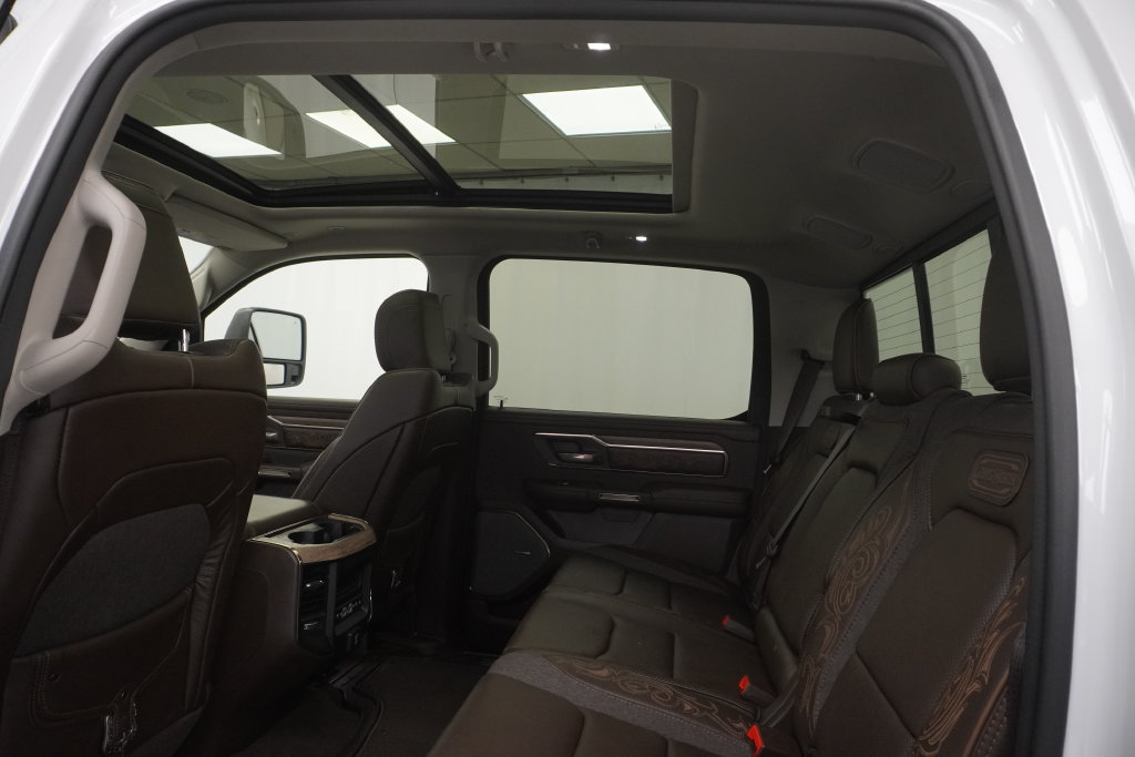 Used 2025 RAM 1500 Limited AWD/4WD image 3