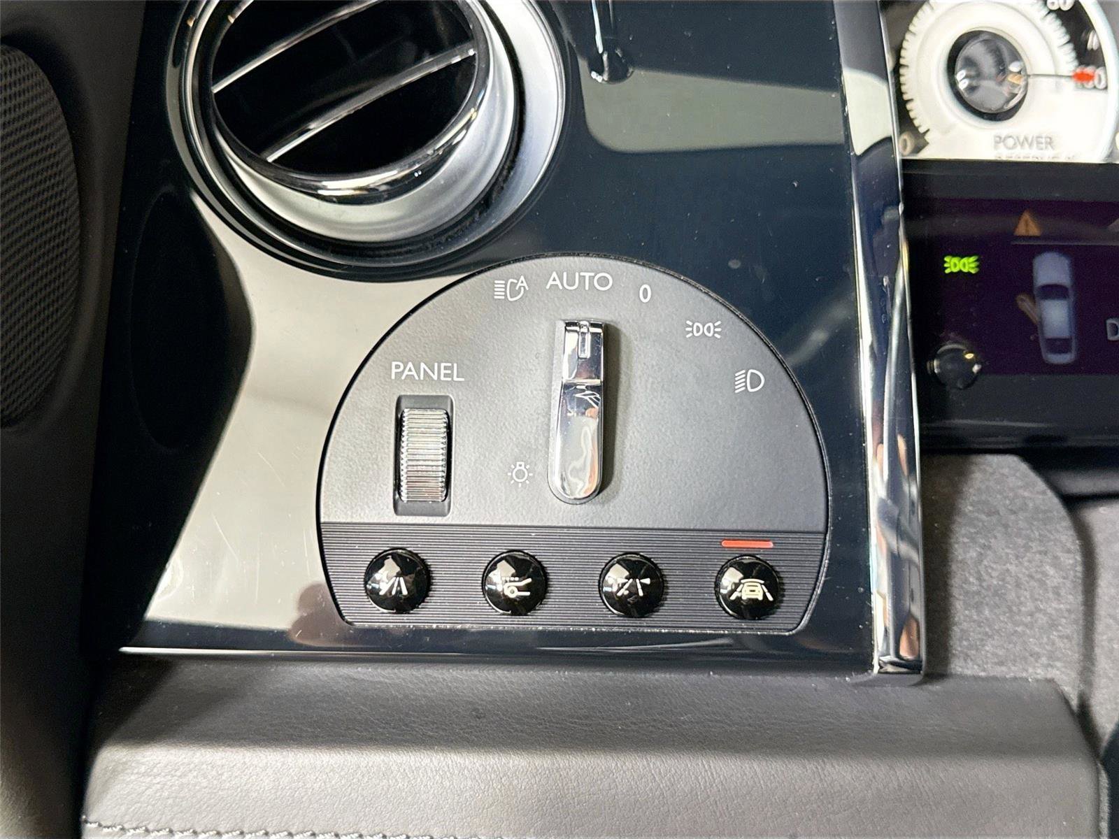 Used 2014 Rolls-Royce Wraith image 27