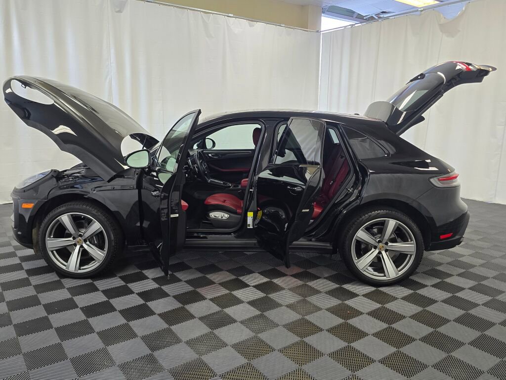 Certified 2024 Porsche Macan image 13