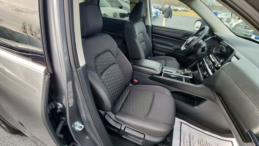 Used 2025 Nissan Pathfinder SV image 29