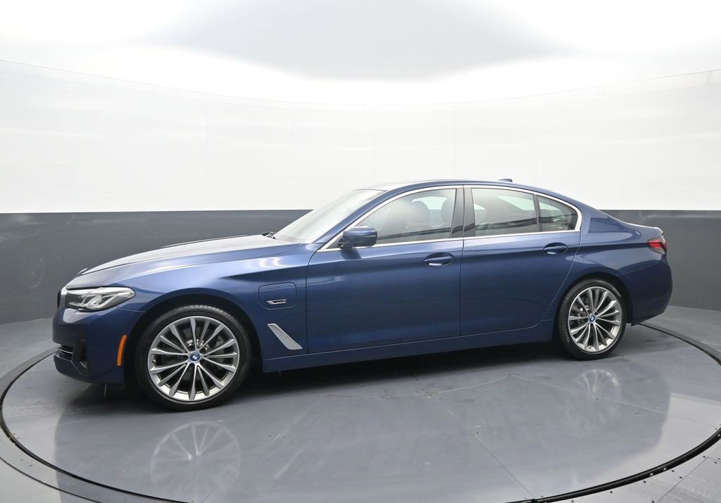 Used 2023 BMW 530e xDrive w/ Premium Package image 4