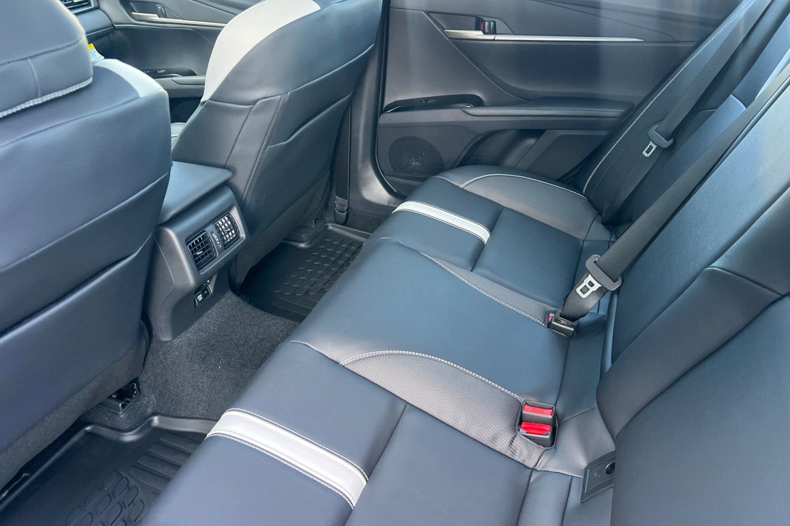 New 2026 Toyota Camry Hybrid w/ Multimedia Upgrade Package image 9