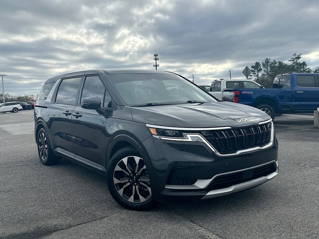 Used 2024 Kia Carnival EX image 1