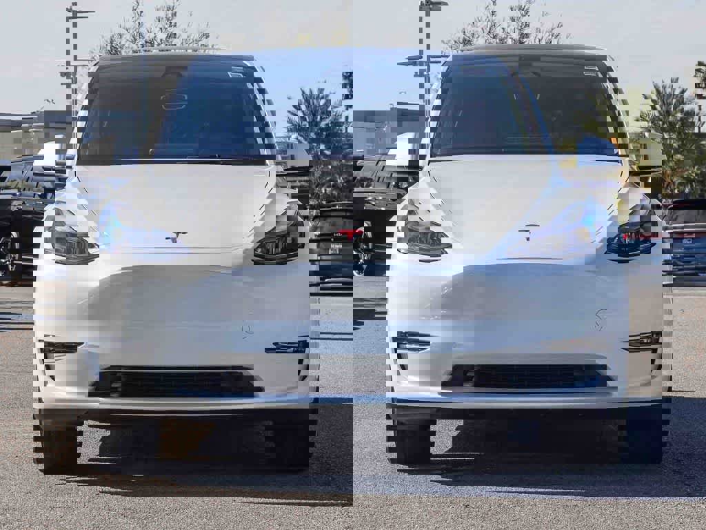 Used 2025 Tesla Model Y Long Range image 2