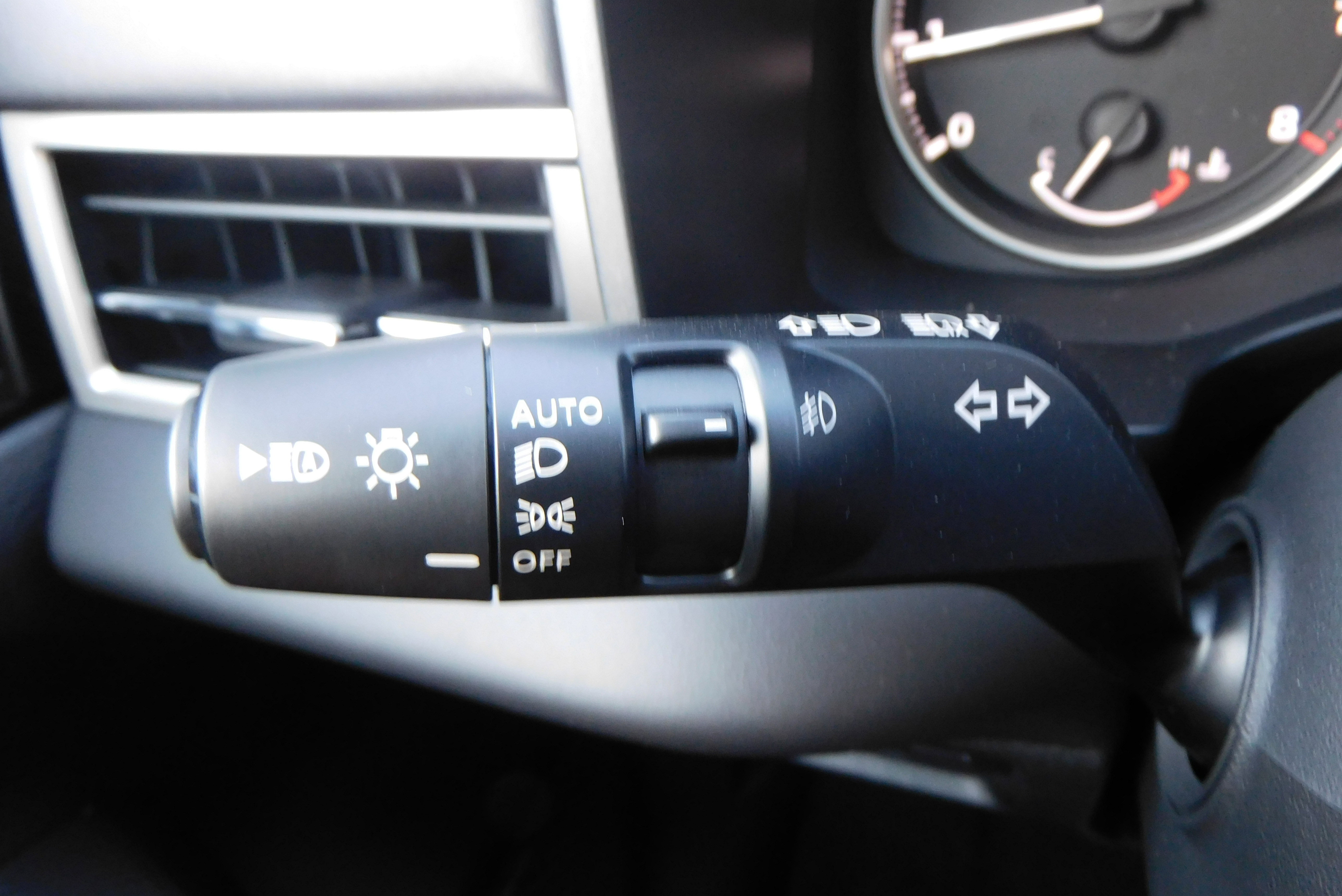 New 2025 Mitsubishi Outlander SE image 7