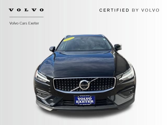 Used 2025 Volvo V60 B5 Cross Country Plus image 2