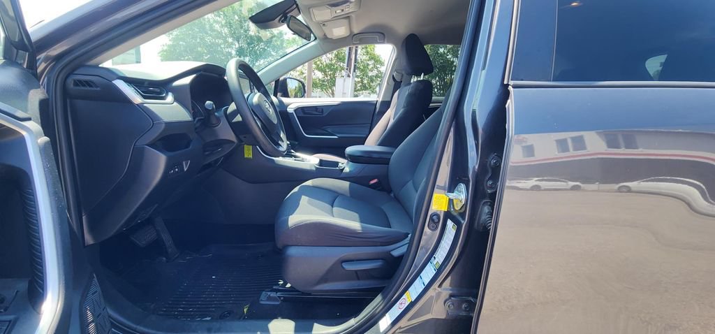 Used 2019 Toyota RAV4 LE w/ All Weather Liner Package AWD/4WD image 10