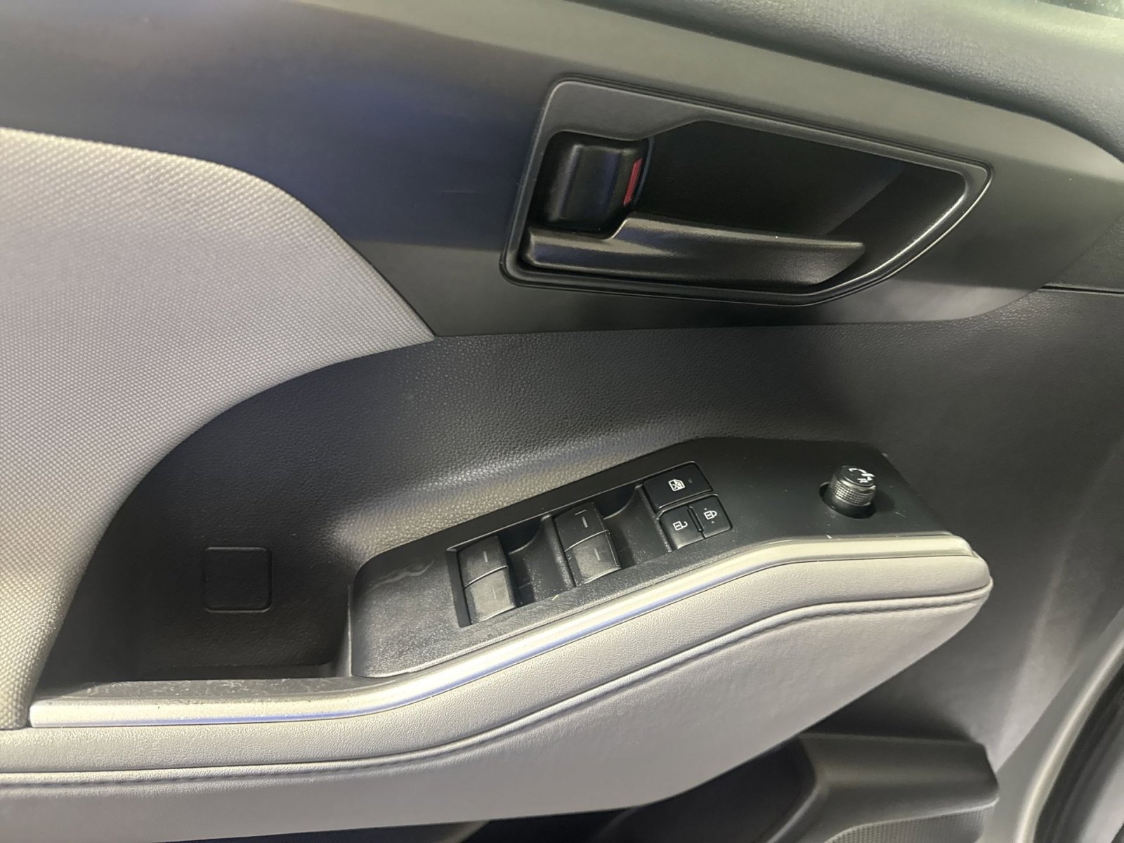 Used 2020 Toyota Highlander L AWD/4WD image 15