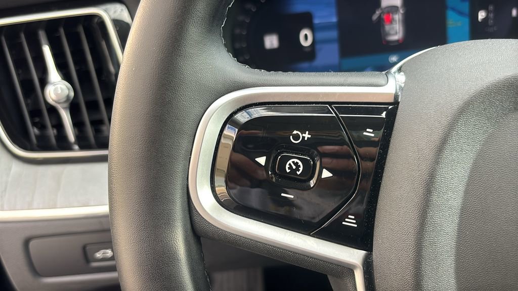 Certified 2025 Volvo XC60 B5 Plus AWD/4WD image 16