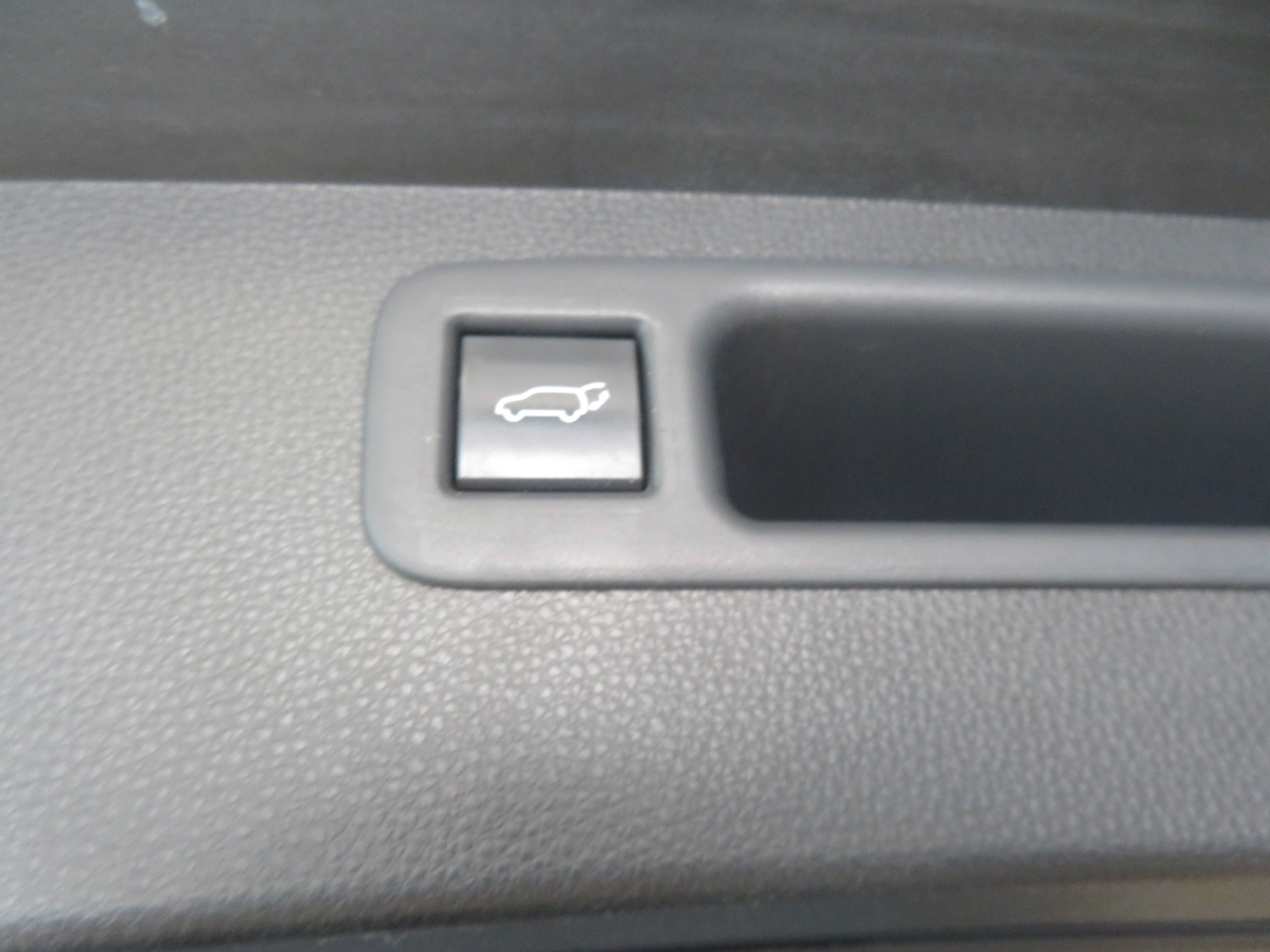 Used 2020 Toyota Highlander XLE FWD image 59
