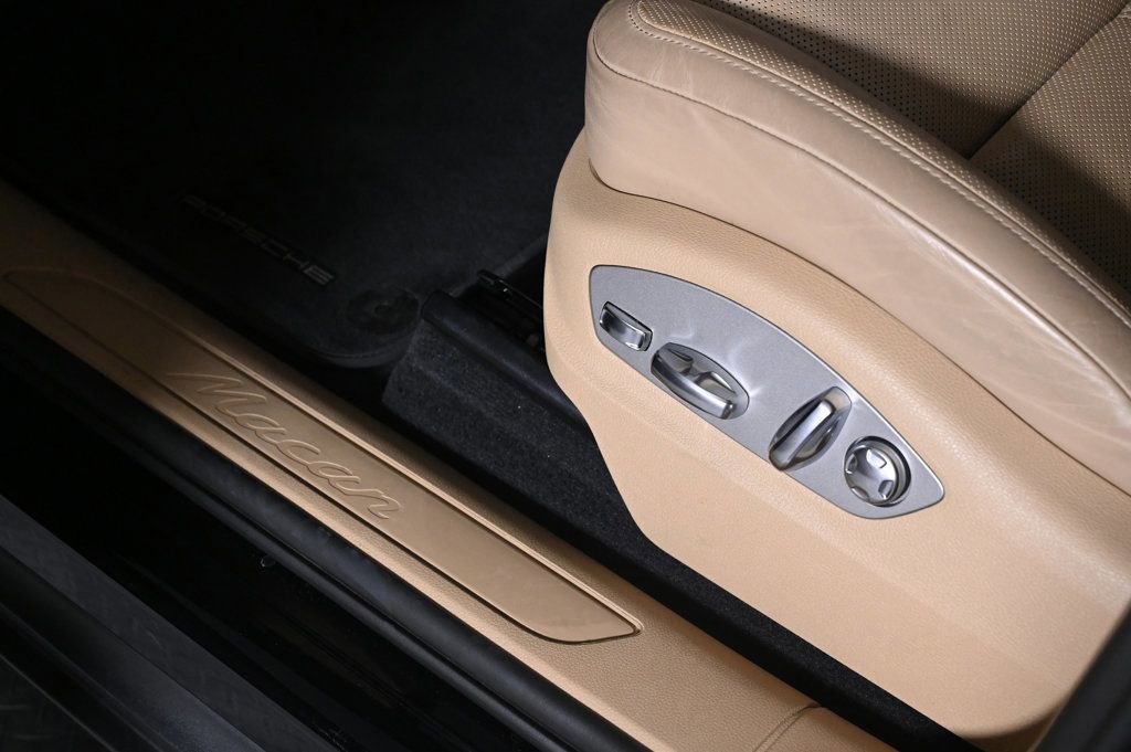 Certified 2024 Porsche Macan image 22