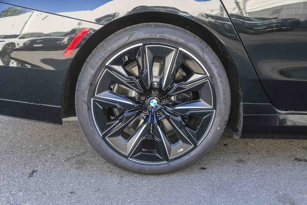 Used 2026 BMW 750e xDrive w/ Premium Package AWD/4WD image 8
