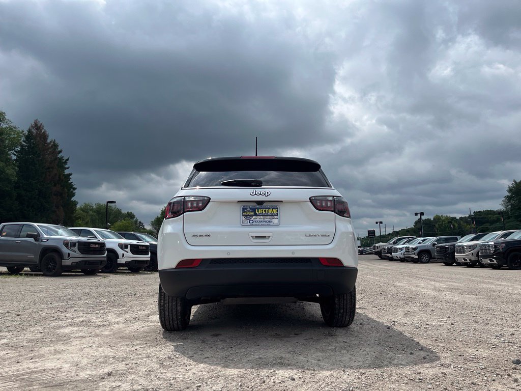Used 2025 Jeep Compass Limited AWD/4WD image 9