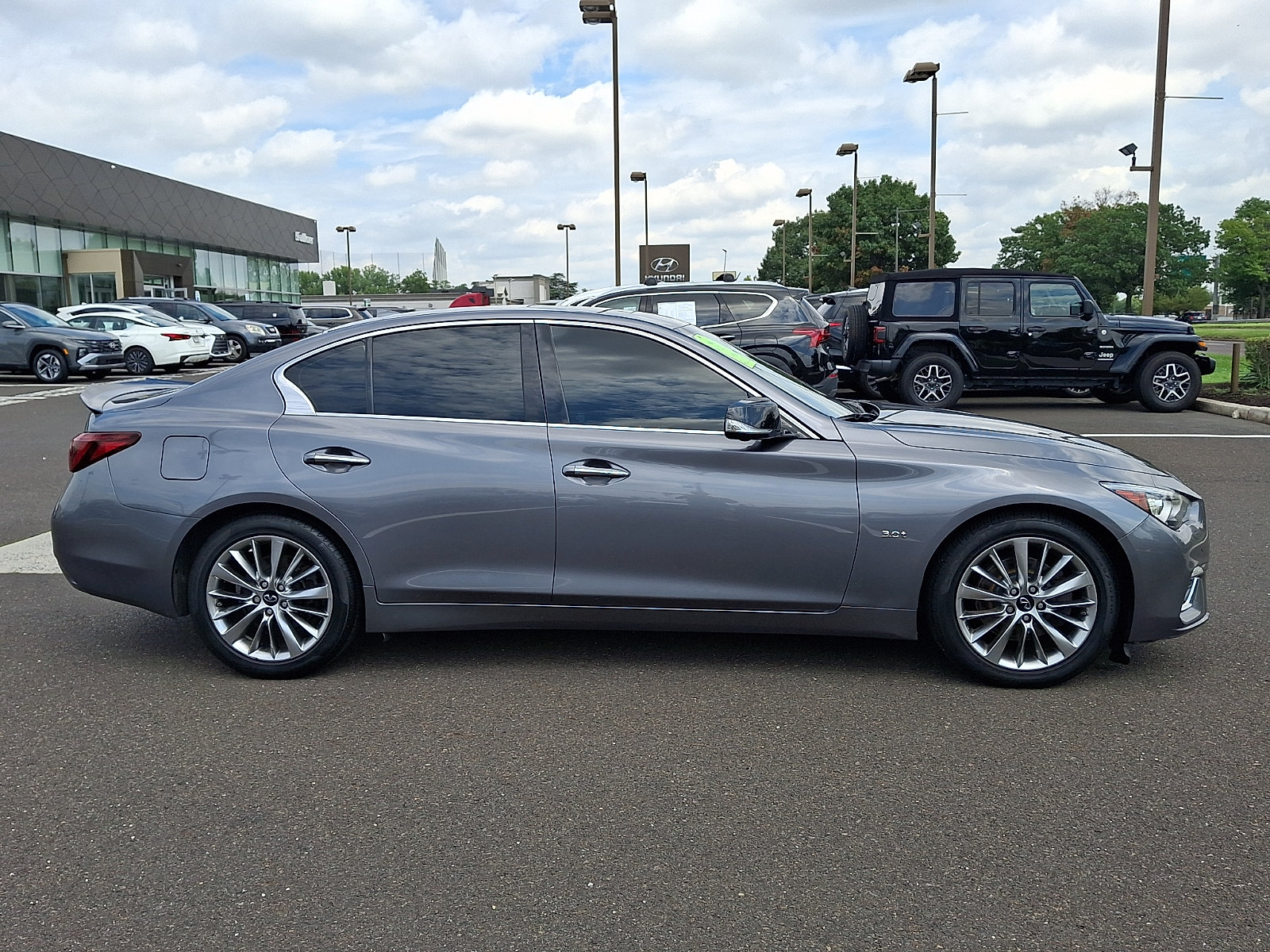 Used 2019 INFINITI Q50 Luxe w/ Essential Package (3.0T Luxe) AWD/4WD image 7