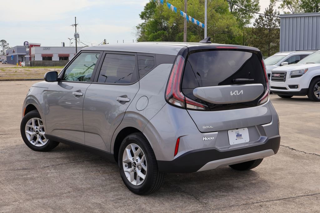 Used 2025 Kia Soul LX w/ LX Technology Package image 2